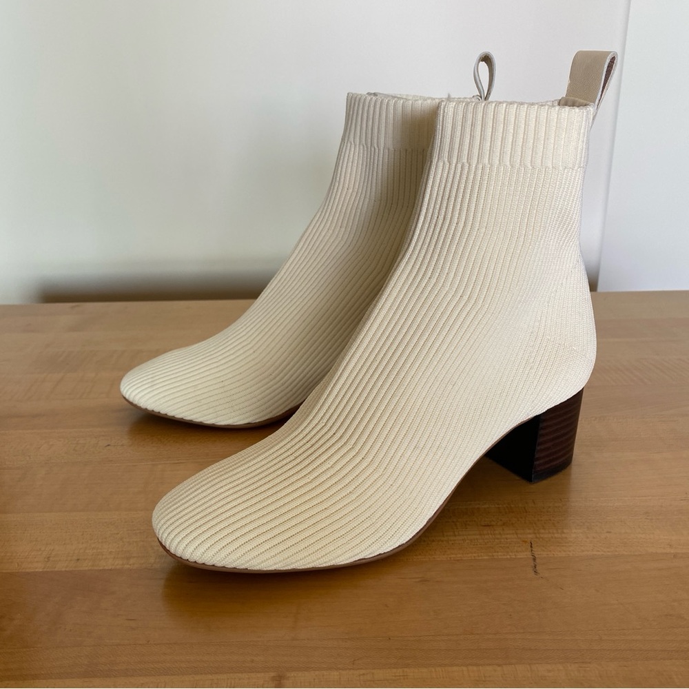 Everlane The Glove Boot in Bone size 6.5 Women's Stretch Rib Knit Ankle Bootie